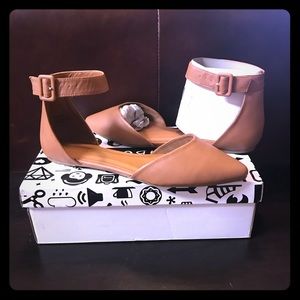 Bamboo flats with ankle strap